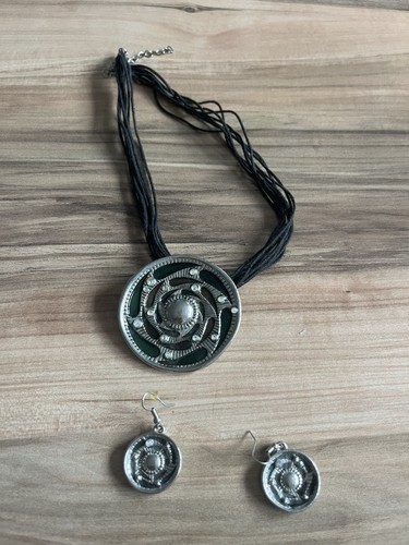 Kette und ohrringe - und,